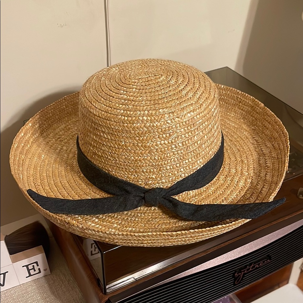 Stylish Straw Hat with Black Band - Picture 2 of 8